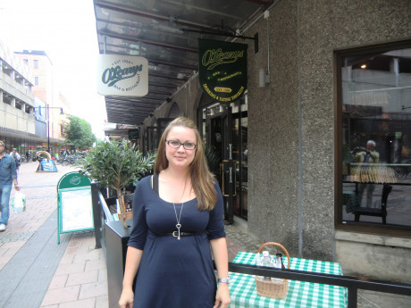 Linda Kellerth h&auml;lsar v&auml;lkommen till O'Learys Cup